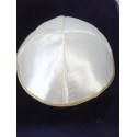 Kippa blanche satinée lisière dorée - Biblieurope