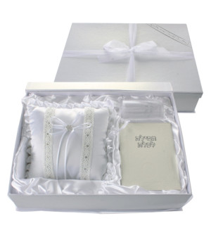 Ensemble de luxe pour les mariés : livre de prières de la mariée, tasse du marié et oreiller pour les bagues