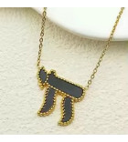 Collier doré avec pendentif Haï noir